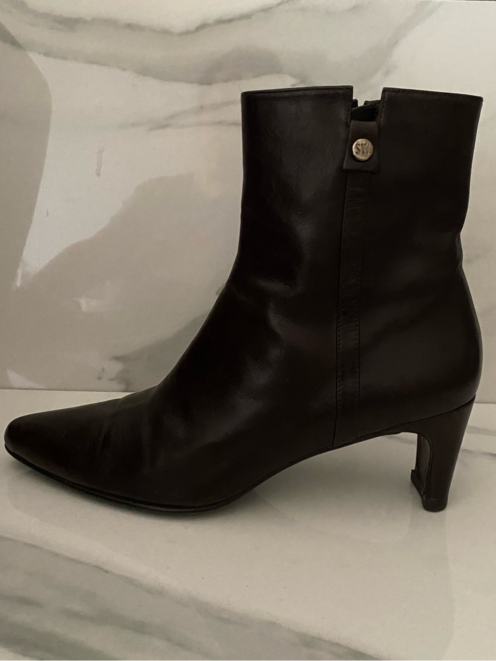 Vintage Stuart Weitzman dark brown leather ankle boots pointed toe kitten heel 7
